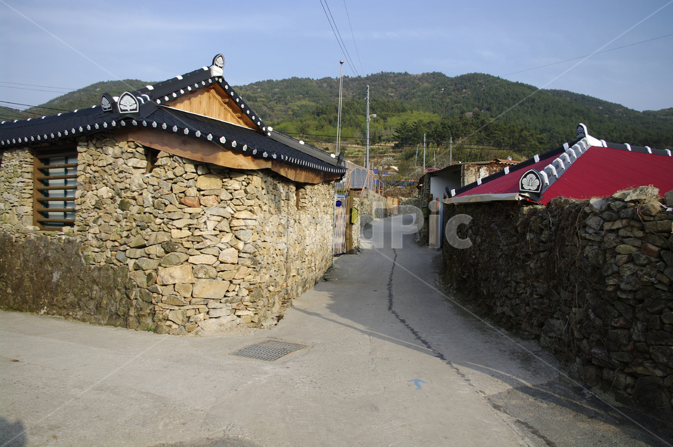 청산도,골목길,길,돌담길,돌담,집,시골,농촌,지붕,대문,시골,마을,풍경,landscape,country,rural,town,골목길,alley,nature,자연,outdoors,옥외,building,건물