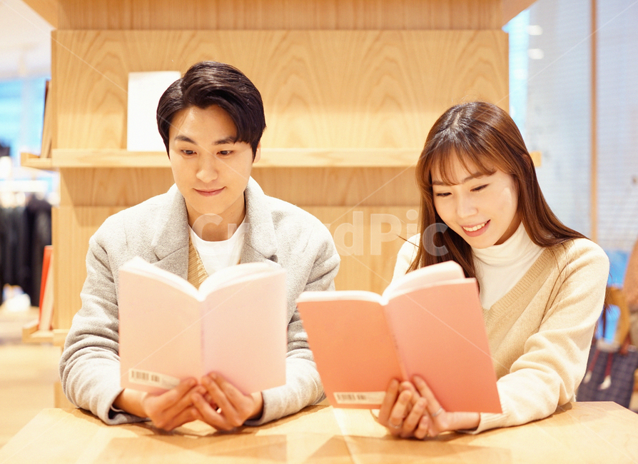 연인,커플,사랑,연애,couple,남녀,독서,책,book,사람,인물,인간,human,person,연인,커플,사랑,lover,couple