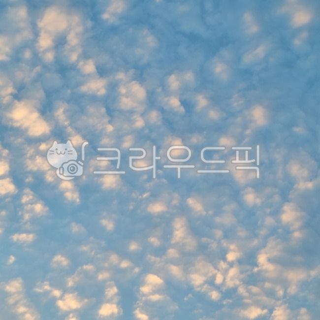 sky,cloud,sight,clouds