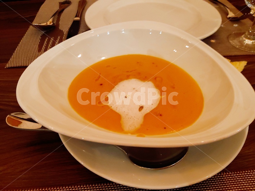 호박스프,스프,호텔레스토랑,호텔,이탈리안,도기류,pottery,받침접시,food,식품,egg,계란,bowl,사발