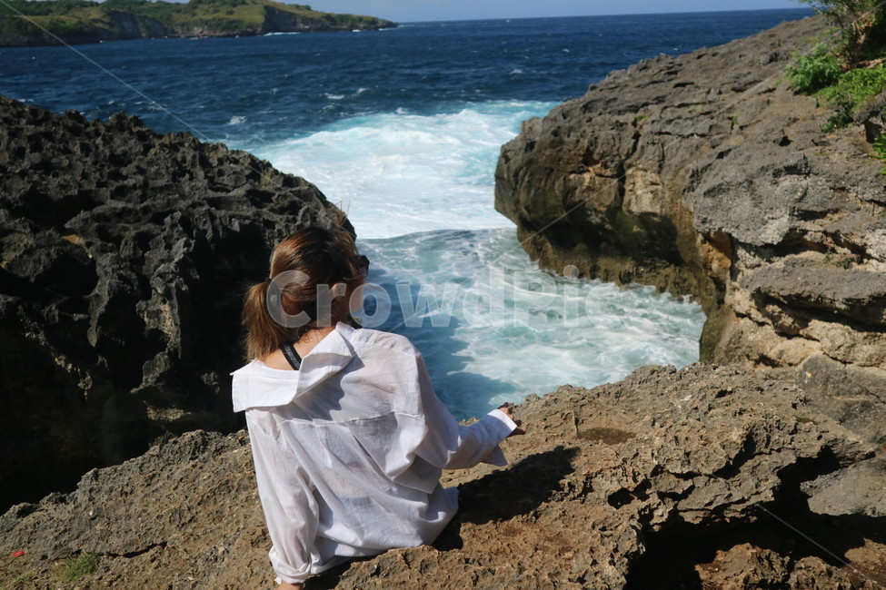 여자,뒷모습,바다,여행,자유,발리,바위,풍경,자연,풍경,nature,landscape,사람,인물,인간,human,person,여성,여자,woman,female,lady,여행,휴가,traveling,vacation,trip,promontory,곶,ocean,대양,water,물,outdoors,옥외,sea,shoreline,해안선,land,땅
