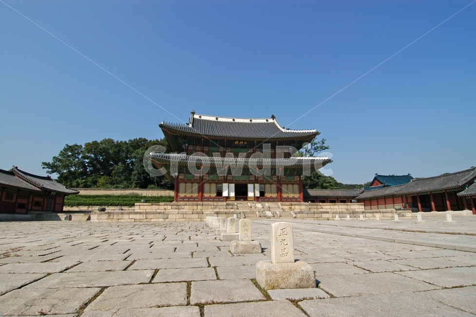 yard,sights,construct,building,Cultural Heritage,scenic spot,Changdeokgung Palace,Injeongjeon,tradition,floor,palace,travel destination,Palace,national treasure,seoul,korea,Hanok,Tourist destination,traditional architecture,travel,old palace,Korean tradit