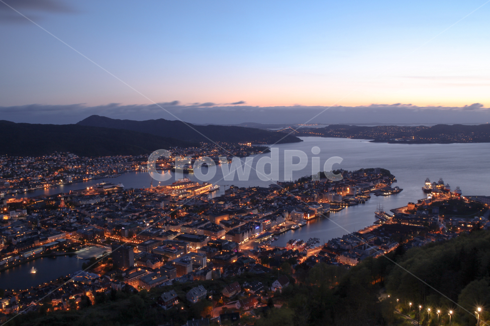 베르겐,플뢰엔산,노르웨이,북유럽,야경,밤,어둠,도시야경,풍경,경치,전경,전망대,전망,절경,저녁,아름다운,항구,항구도시,도시,바다,북유럽도시,정상,시가지,유럽,관광지,관광명소,조명,불빛,야경,밤,풍경,nightscape,night,landscape,도시,city,outdoors,옥외,nature,자연,scenery,aerial view,조감도