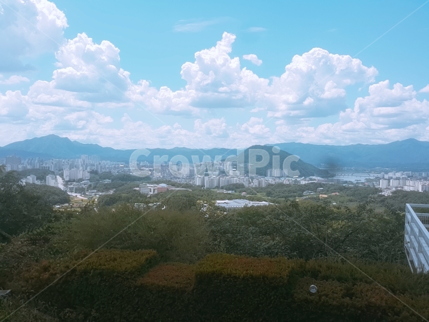 도심,하늘,푸른,푸름,구름,자연,맑은,지평선,natural,nature,blue,wind,자연,풍경,nature,landscape,outdoors,옥외,weather,날씨,cumulus,적운,cloud,sky