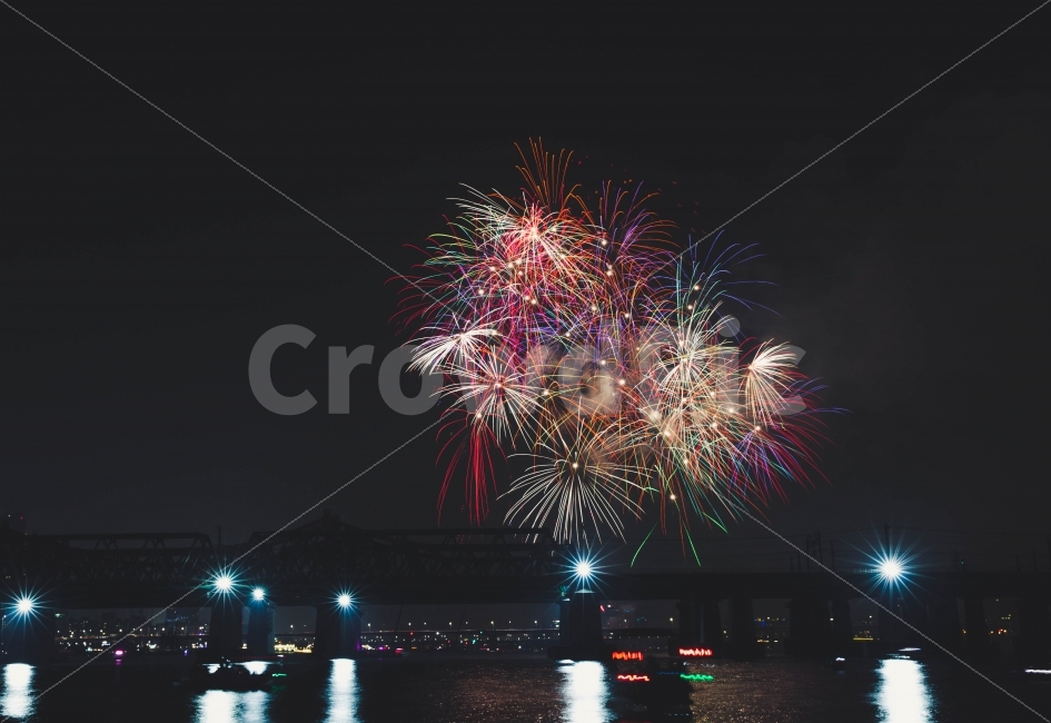 여의도불꽃축제,불꽃축제,화려함,불꽃,한강,야경,밤,풍경,nightscape,night,landscape,도시,city,한국도시풍경,한국도시경관,korea cityscape,축제,행사,festival,carnival,event,nature,자연,outdoors,옥외