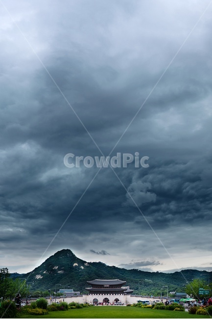 광화문,하늘,구름,랜드마크,서울,한국문화,한국전통,감성,힐링,고궁,한국관광지,한국명소,관광,건축물,도시,여름,한국,landmark,landscape,korea,koreantraditional,korealandmark,architecture,place,seoul,city,exterior,building,cloud