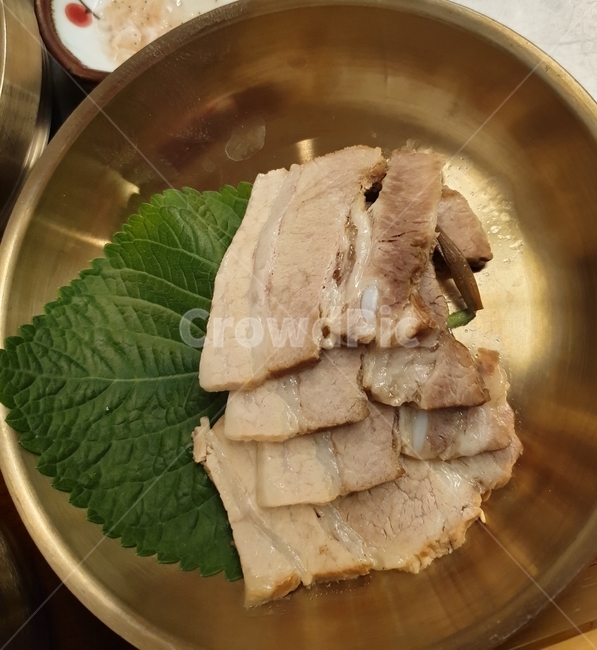 food,음식,meal,식사,보쌈,고기,koreanfood,한식,meat,놋그릇,음식,식재료,요리,food,cook,meal,dishes,food reserves,육류,고기,meat