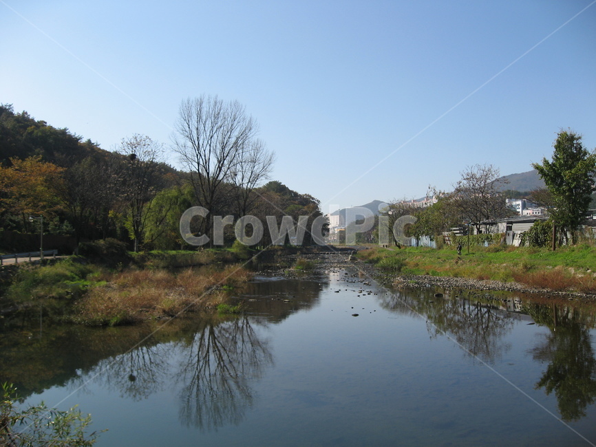 ditch,도랑,water,물,nature,자연,outdoors,옥외,강,산,나무,식물가을,산책로,자연,풍경,nature,landscape