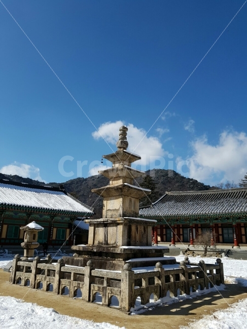 사찰,겨울풍경,탑,겨울,자연,고요함,명상,조용함,화창한하늘,한국전통,한국문화,korean traditional,korean culture,종교,신앙,religion,belief,faith