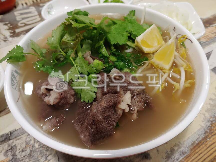 soup,rice noodles,noodle,rice,food,Meat Noodles,master,lemon,coriander,meat,ricenoodle
