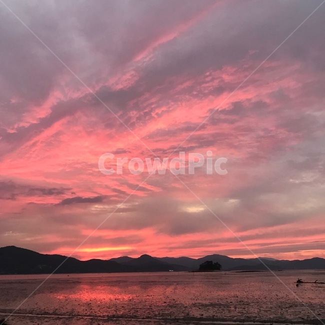 저녁,sunset,glowofthesettingsun,구름,eveningsun,ettingsun,해변,해변일몰,석양,저녁노을,노을,일몰,sky,하늘,redsky,붉은하늘,야경,밤,풍경,nightscape,night,landscape