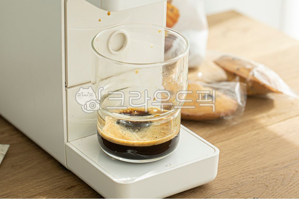 커피,아이스커피,아메리카노,카페인,유리컵,커피머신,캡슐커피