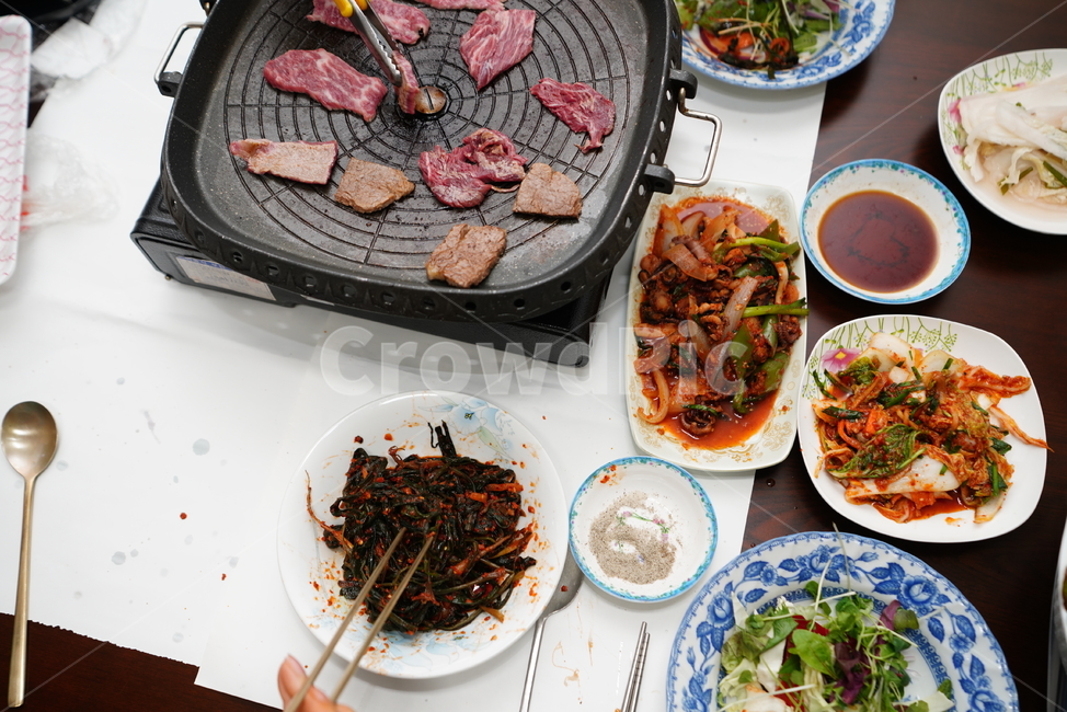 고기,한우,소고기,육식,육류,식사,안주,먹거리,한식,집밥,불판,구이