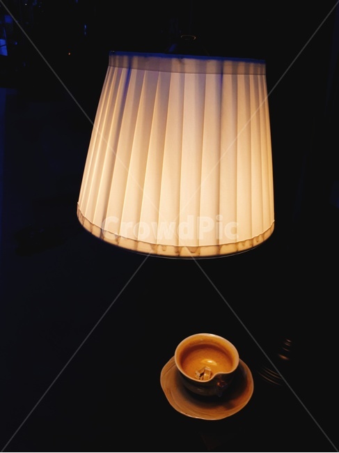 불빛,조명,찾잔,아늑함,편안함,따듯함,사물,물건,오브젝트,thing,object,matter