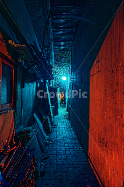 city,시티,road,도로,도시,building,street,복도,거리,건물,골목,색감,파란색,빨간색,운치있는,느낌있는,골목길,alley,공포,호러,무서운,무서움,horror,terror,fear