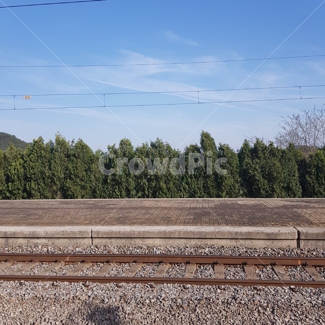 기차역,기찻길,train,rail,철도,풍경,하늘,구름,view,sky,trainstation,교통,교통수단,traffic,transportation,train track,레일,railway,gravel,자갈,dirt road,흙길,road,도로
