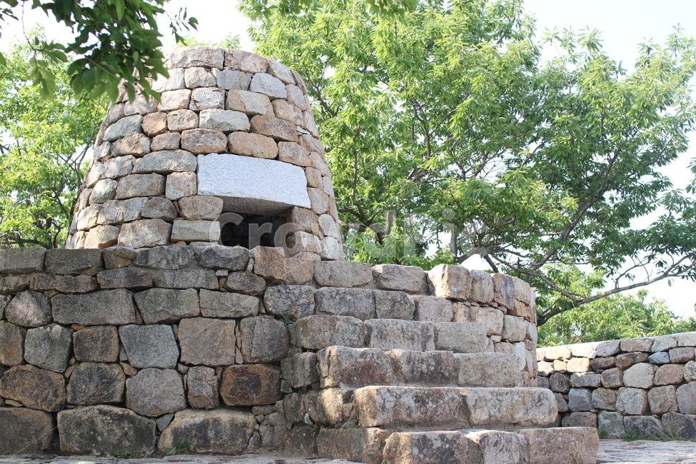 봉수대,만장대,산봉수대,성곽,성벽,성,대한민국,한국,경관,풍경,전경,도시,도심,부도심,자연,돌성,돌,돌멩이,나무,돌담,성채,성새,잣,성낭