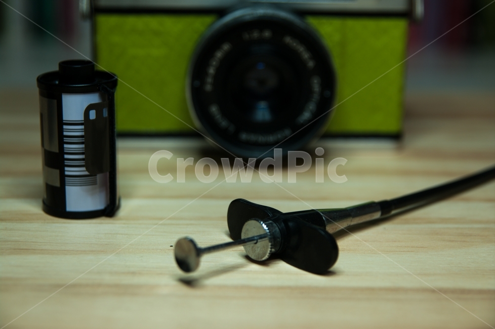 카메라,필름,필름카메라,수동카메라,아날로그,레트로,기술,광학,취미,사진,사진가,앤틱,조리개,셔터,유리,마크로,접사,오래된,고전적인,포커스,촛점,렌즈,롤,샷,슬라이드,암실,빛,반영,old,vintage,equipment,camera,lens,retro,technology,photography,photographic,object,film,classic,studio,photo,antique,strip,image,optical,traditional,aperture,focus,analog,glass,exposure,macro,analogue,shutter,reflection,light,art,negative,professional,oldlook,developer,picture,reel,shot,roll,slide,darkroom,retrostyled,flash,manual,body,speed,lense,focusing,hobby,사진작가,포토그래퍼,photographer,사물,물건,오브젝트,thing,object,matter