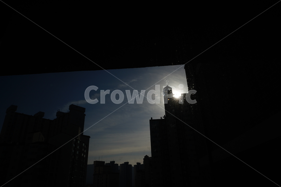 풍경,창,빛,윈도우,창가,햇살,느낌,감성,window,shine,건물,도시,풍경,city,landscape,실루엣,그림자,silhouette,shadow,nature,자연,outdoors,옥외,light,flare,플레어