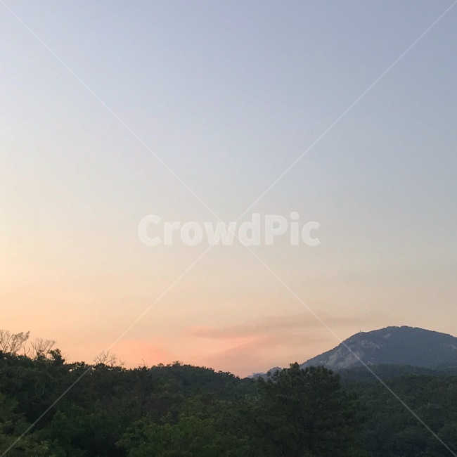 산,노을,붉은노을,나무,하늘,구름,하늘색감,색감,자연,푸름