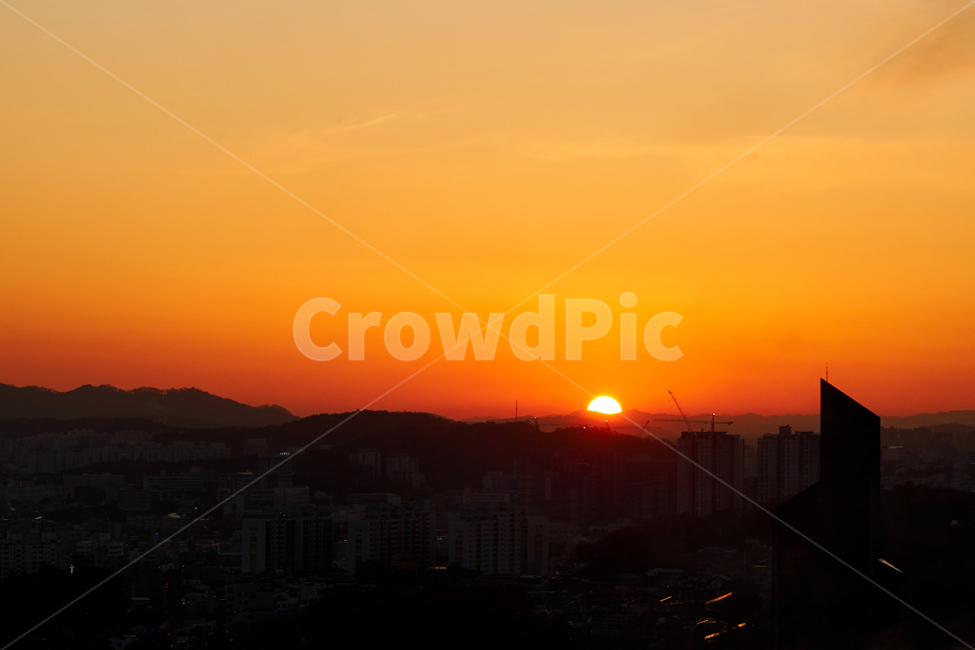nature,자연,outdoors,옥외,dusk,황혼,sunset,일몰,sky,하늘,붉은하늘,redsky,새벽,dawn,노을,도심일몰