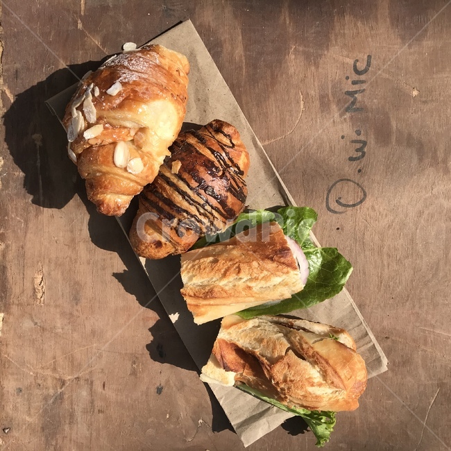 bread,food,빵,음식,샌드위치,크로아상,간식
