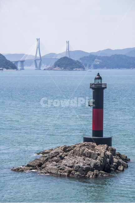 등대,갯바위,다리,도로,바다,산,하늘,구름,자연,야외,힐링,풍경,경치,배경,백그라운드,여름,등대,lighthouse