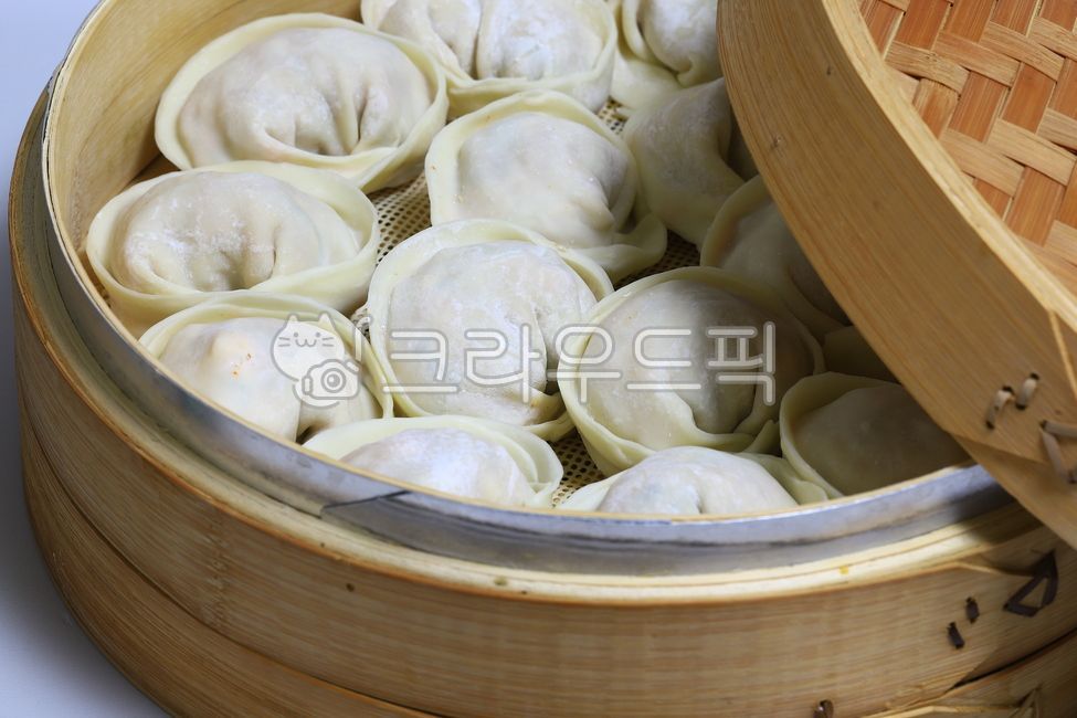 dumpling,kimchi,Cheongyang pepper,pork,Shiitake mushrooms,Bamboo Siru,food,Winter delicacy,Kimchi dumplings,host,Dumpling steamer,tofu