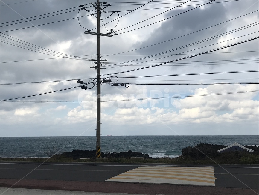 흐린,바다,제주도,구름,풍경,자연,풍경,nature,landscape,cable,케이블,power lines,전력선,electric transmission tower,송전탑,utility pole,전신주
