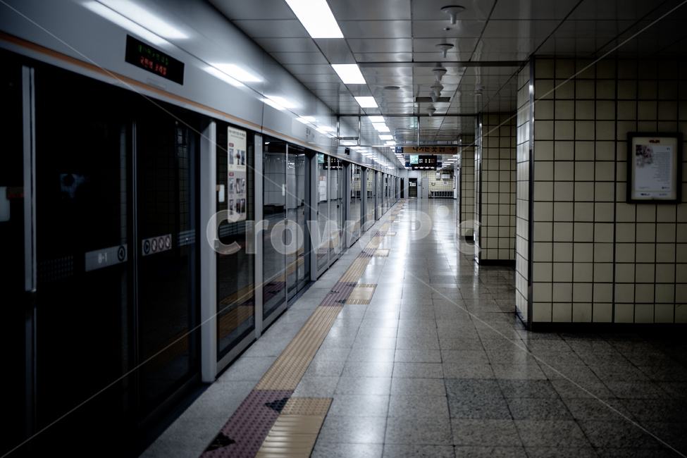 기차역,차량,단말기,기차,train,terminal,trainstation,vehicle,복도,바닥,corridor,flooring,floor,교통,교통수단,traffic,transportation