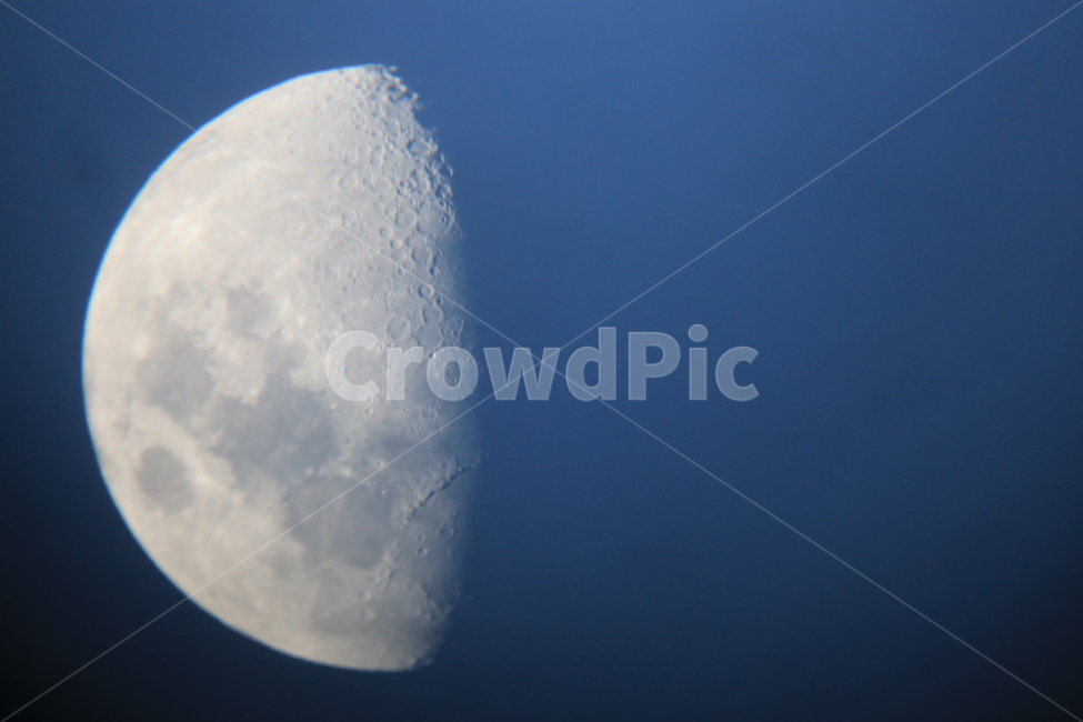 달,반달,하현,크레이터,관측,야경,밤,풍경,nightscape,night,landscape,outer space,대기권 밖,outdoors,옥외,universe,우주,astronomy,천문학,nature,자연,moon