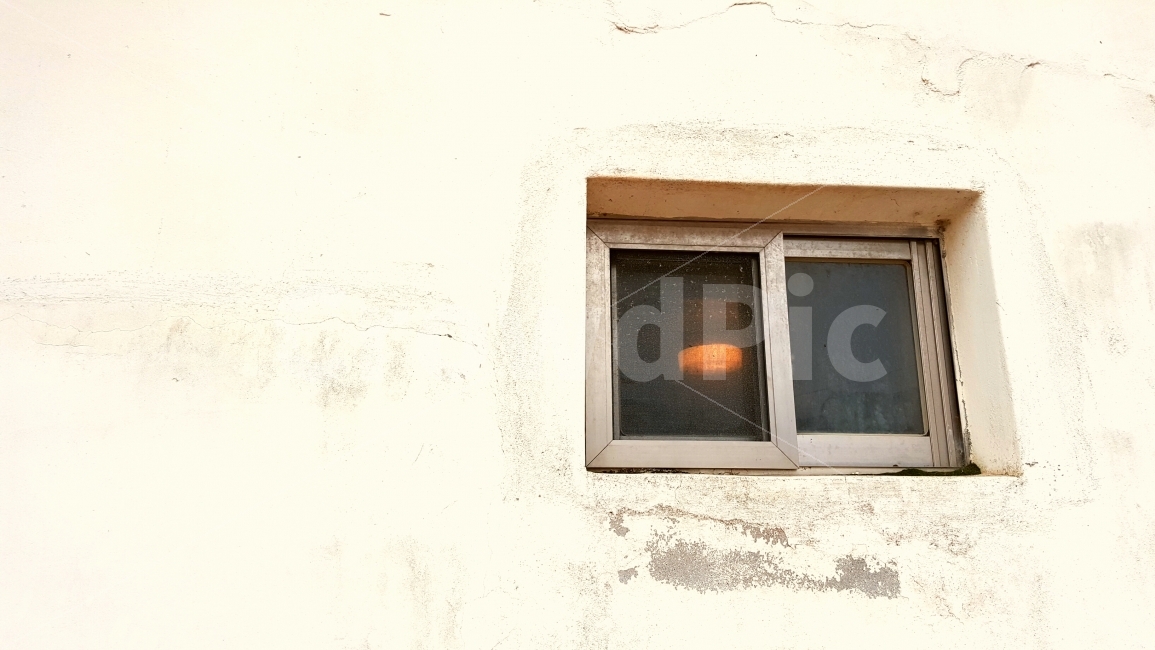 벽,창문,빈티지,시멘트,흰색,하얀색,시골,담벼락,등불,전등,wall,light,window,건축물,건물외관,exterior,building,structure,architecture,construction