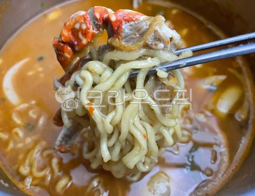 noodle dish,noodles,cook,Blue crab ramen,chopsticks,cuisine,broth,hangover ramen,food,meal,hangover paste,crab ramen,ramen,dish,ingredients,mukbang