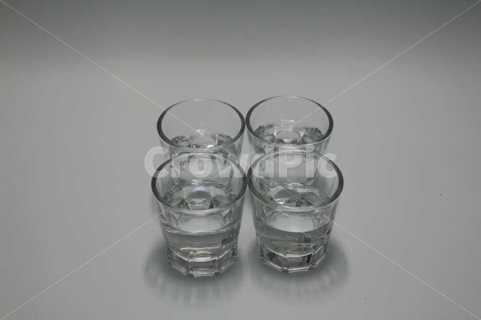 소주,소주잔,술잔,알콜,음주,한잔,소주잔들,투명,투명한잔,투명소주잔,사물,물건,오브젝트,thing,object,matter