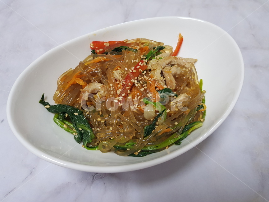 잡채,한국음식,시금치,당근,버섯,잡채용고기,당면,koreanfood,음식,먹방,핸드메이드요리,집밥,음식,식재료,요리,food,cook,meal,dishes,food reserves,한식,한국음식,한국요리,korean food,korean dishes,korean meal,korean cook