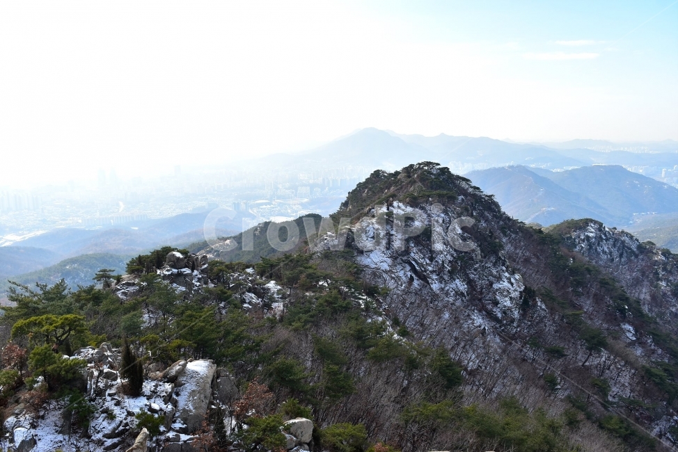 관악산,풍경,겨울,자연,눈,스포츠,등산,산행,nature,snow,겨울풍경,느낌,아름다운,신비로운,경이로운,기암,바위,암봉,암릉,다큐,필,힐링,명산,landscape,winter,season,트레킹,100대명산,인기명산,조망,전망,정부청사,6봉,수목원능선,바윗길,암릉길,명품송,소나무,명품코스,겨울,계절,winter,season,자연,풍경,nature,landscape,한국자연풍경,한국자연경관,korea nature landscape,outdoors,옥외,slope,경사