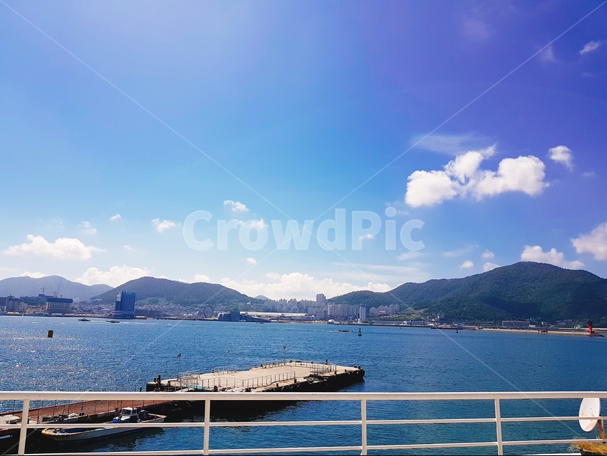 여수,낮,바다,맑음,여름,자연,풍경,nature,landscape,water,물,waterfront,워터 프론트,port,포트,pier,교각,handrail,난간,banister