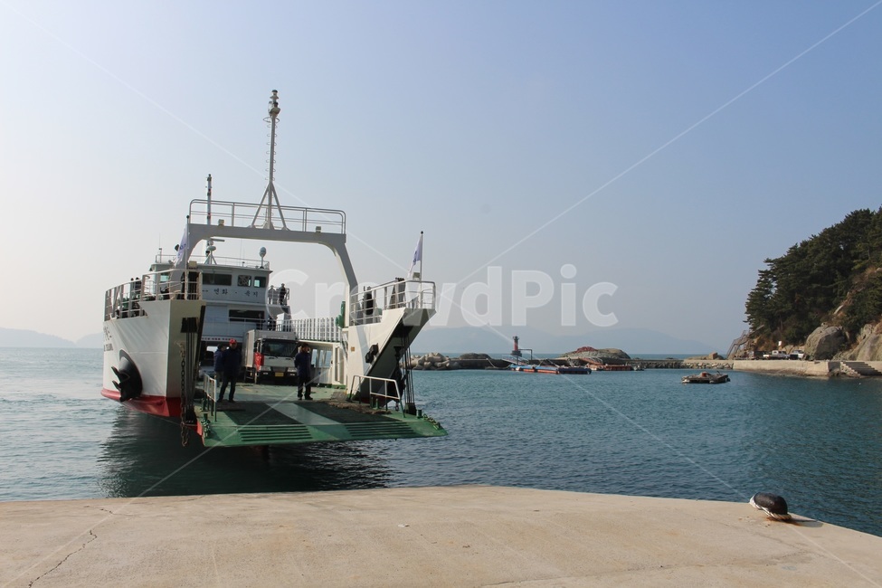 배,선착장,자동차,섬,선박,출항,입항,방파제,바다,자연,항구,boat,차,차량,car,island,ship,사람들,대중,군중,other people,crowd,교통,교통수단,traffic,transportation