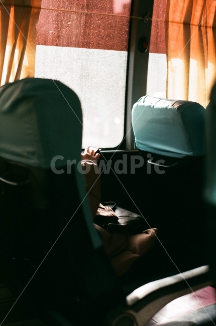 필름,버스,좌석,창가,자리,버스안,교통,교통수단,traffic,transportation,사람,인물,인간,human,person,감성,sensible,feeling