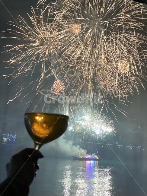 와인,와인잔,파티,축하,불꽃,불꽃축제,폭죽,야경,밤,풍경,nightscape,night,landscape,기념일,축하,anniversary,congratulation,celebrate,celebration,술,주류,alcohol