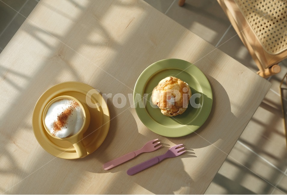 홈카페,커피,카푸치노,디저트,테이블,커피잔,플레이트,슈,cafe,homecafe,coffee,cup,plate,pottery,도기류,음식,식재료,요리,food,cook,meal,dishes,food reserves,디저트,간식,후식,dessert,snack,커피,카페,coffee,cafe