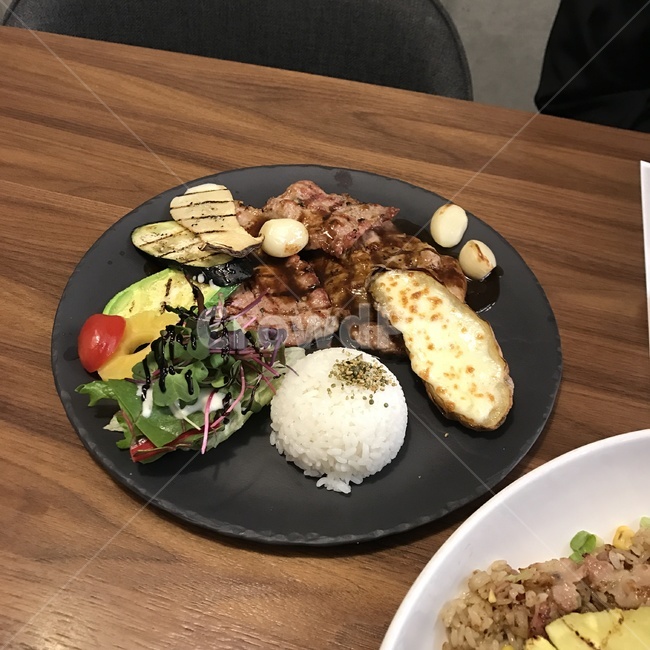 먹방,음식,요리,food,치즈포테이토,목살스테이크,새송이구이,저녁메뉴,분위기식당,예쁜음식,steak,분위기,맛있는,저녁,식사