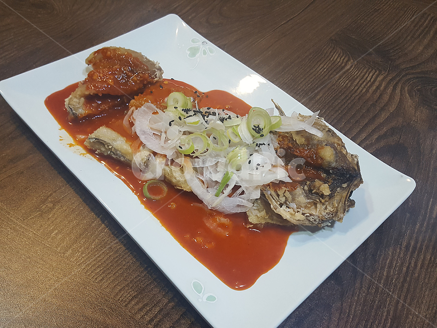 한식당,한식,명태요리,생선,매콤,튀김요리,명태,한국,음식점,밑반찬,소스