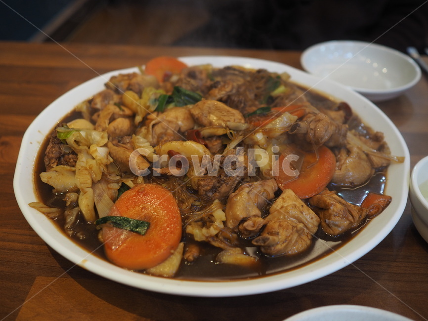 음식,찜닭,닭,닭요리,닭볶음탕,닭도리탕,찜닭요리,닭고기,간장찜닭,야채찜닭,점심식사,저녁식사,food,chicken,chickenfood,koreanfood