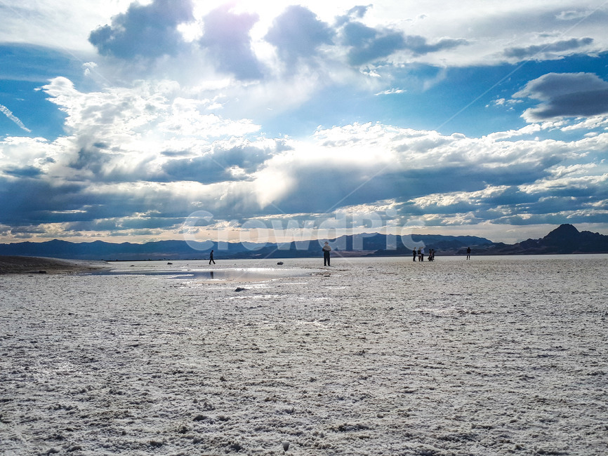 소금사막,소금평원,보너빌소금사막,보너빌소금평원,소금밭,소금,bonneville,saltflats,자연,옥외,평야,salt,평지,광야,평원,지평선,백색,하얀색,하얀소금,보너빌솔트플렛,솔트레이크,saltlake,하얀구름,바닥,소금바닥,푸른하늘,태양,먹구름,관광객,사람,실루엣,그림자,전경,풍경,광경,sky,하늘,인간,적운,cumulus,cloud,컴퓨터배경사진,배경사진,배경,풍경사진,백그라운드,배경이미지,풍경이미지,엽서사진,자연,풍경,nature,landscape