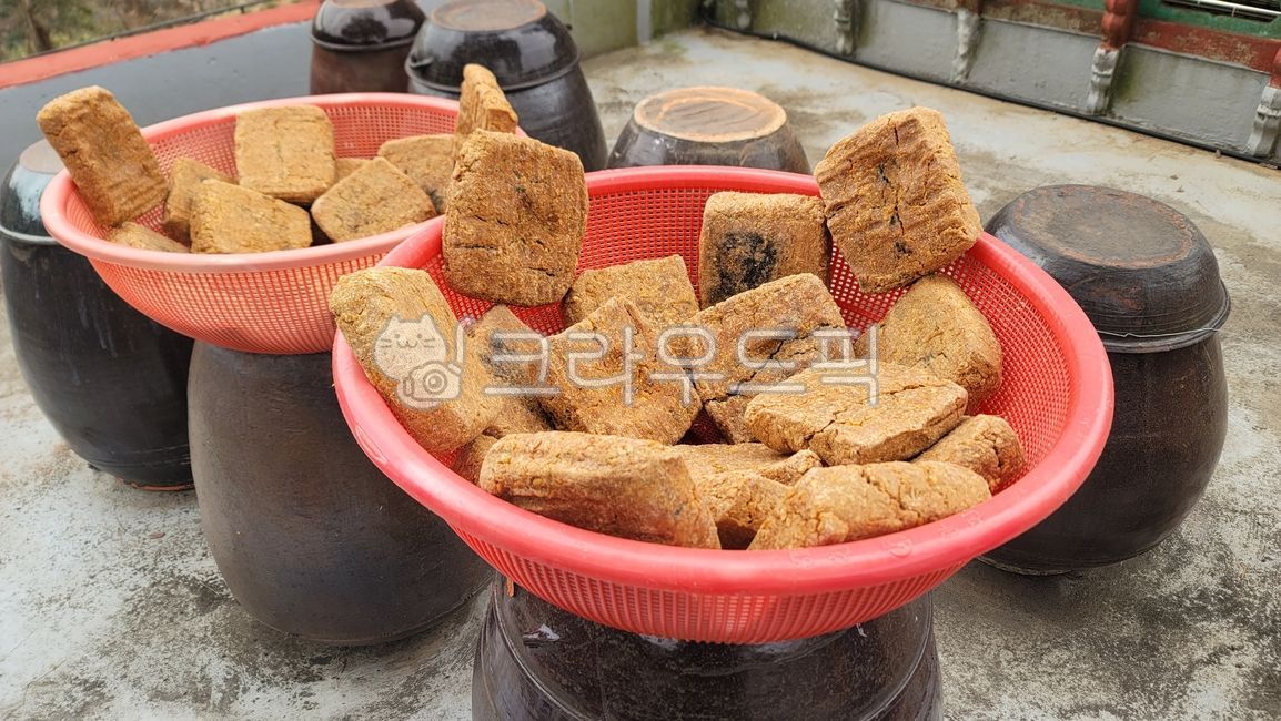 soybean,Meju,soybean meju,soy sauce,soybean paste,sauce,traditional food,fermented food