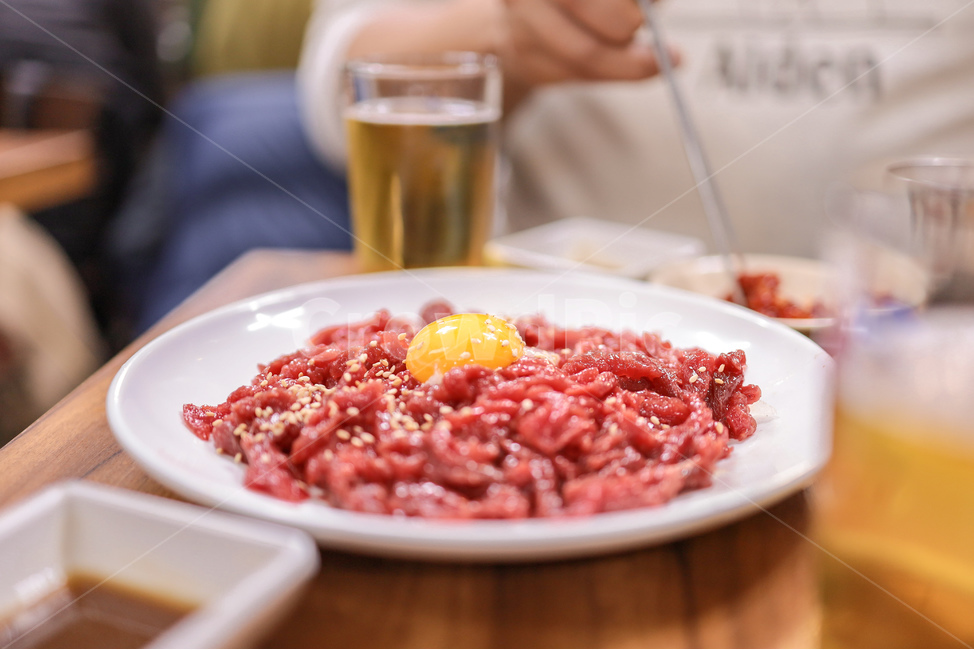 육회,술안주,광장시장,안주,소주안주,음식,식재료,요리,food,cook,meal,dishes,food reserves,육류,고기,meat,한식,한국음식,한국요리,korean food,korean dishes,korean meal,korean cook