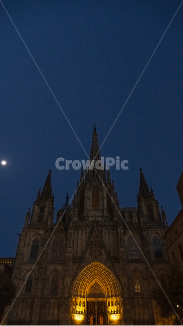 풍경,바르셀로나,대성당,성당,barcelona,spain,밤하늘,야경,밤,풍경,nightscape,night,landscape,해외,외국,세계,foreign,oversea,world,건축물,건물외관,exterior,building,structure,architecture,construction,spire,첨탑,steeple,뾰족한 탑,건물,tower,탑