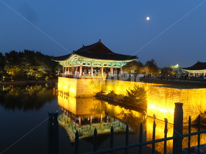 경주,동궁,월지,야경,안압지,야경,밤,풍경,nightscape,night,landscape,한국전통,한국문화,korean traditional,korean culture,랜드마크,landmark,tourist attraction,한국랜드마크,한국관광지,한국명소,korea landmark,korea tourist attraction,건축물,건물외관,exterior,building,structure,architecture,construction,건물
