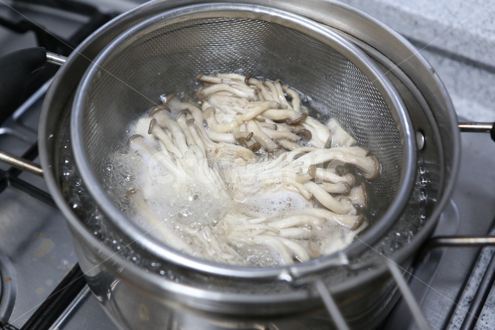 음식,food,버섯,조리,데치기,버섯데치기,느타리버섯,요리,버섯,mushroom,음식,식재료,요리,food,cook,meal,dishes,food reserves